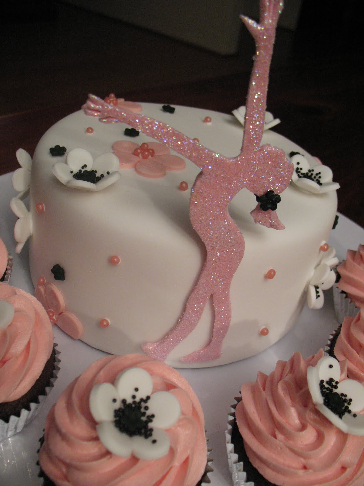 Sandy's Cakes: Gymnastics Girl