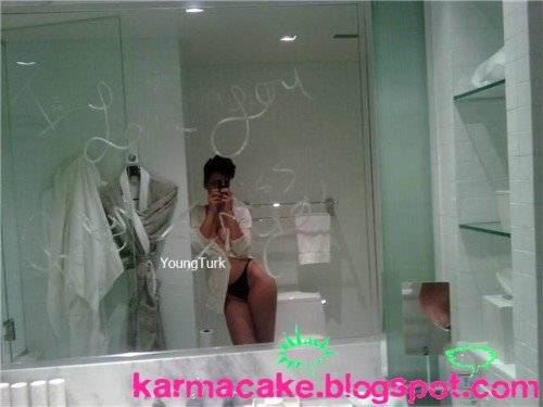 [rihanna-nude-pictures-500x375.jpg]