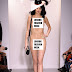 Foto Model Telanjang Jalan Di Catwalk thumbnail