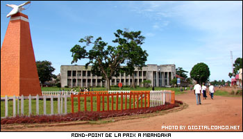 [mbandaka_rondpoint_paix.jpg]