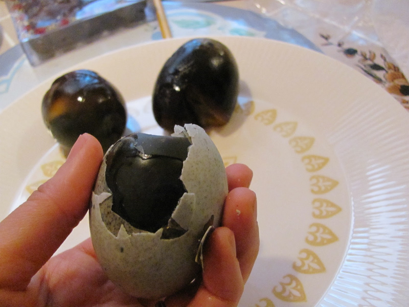 Aug 13, 2012. Salted and century eggs are cooked with garlic and spinach, creating this. egg,  hundred-year egg, thousand-year old egg and millenium egg. These and salted  eggs can be purchased in Chinese/Oriental speciality stores.. quick and easy to  make. i think the garlic needed a little more time to sautee so it.
