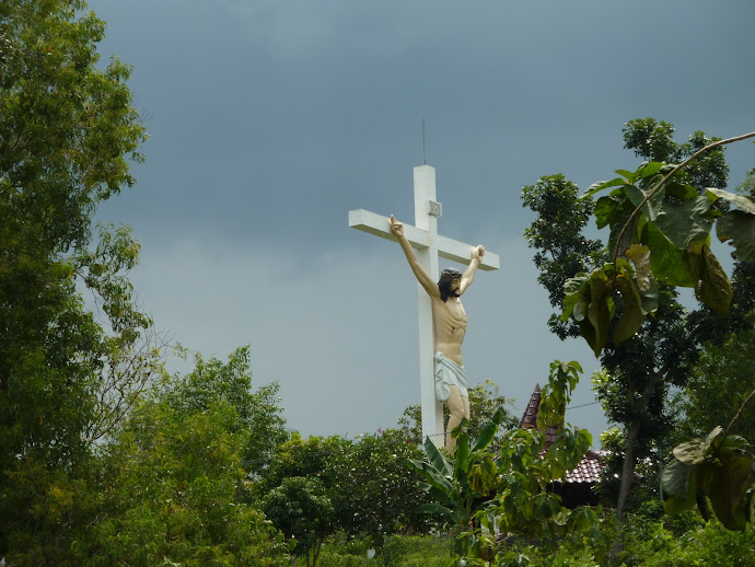 Jezus aan het kruis op de berg.