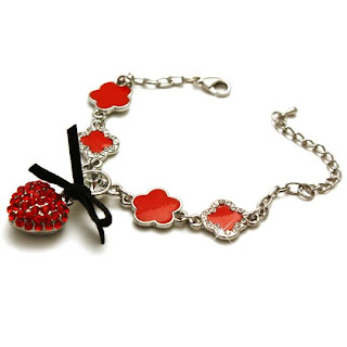 red+heart+bracelet.jpg