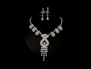 crystal+pearl+necklace+set.jpg