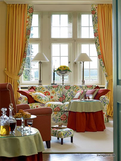http://4.bp.blogspot.com/_cvQ0O6DvUyw/TDYlXvMA1rI/AAAAAAAAGMM/4bQWSSJ05VI/s1600/beautiful-sunny-yellow-living-room-summer-colors-with-elegant-layout-design-idea.jpg