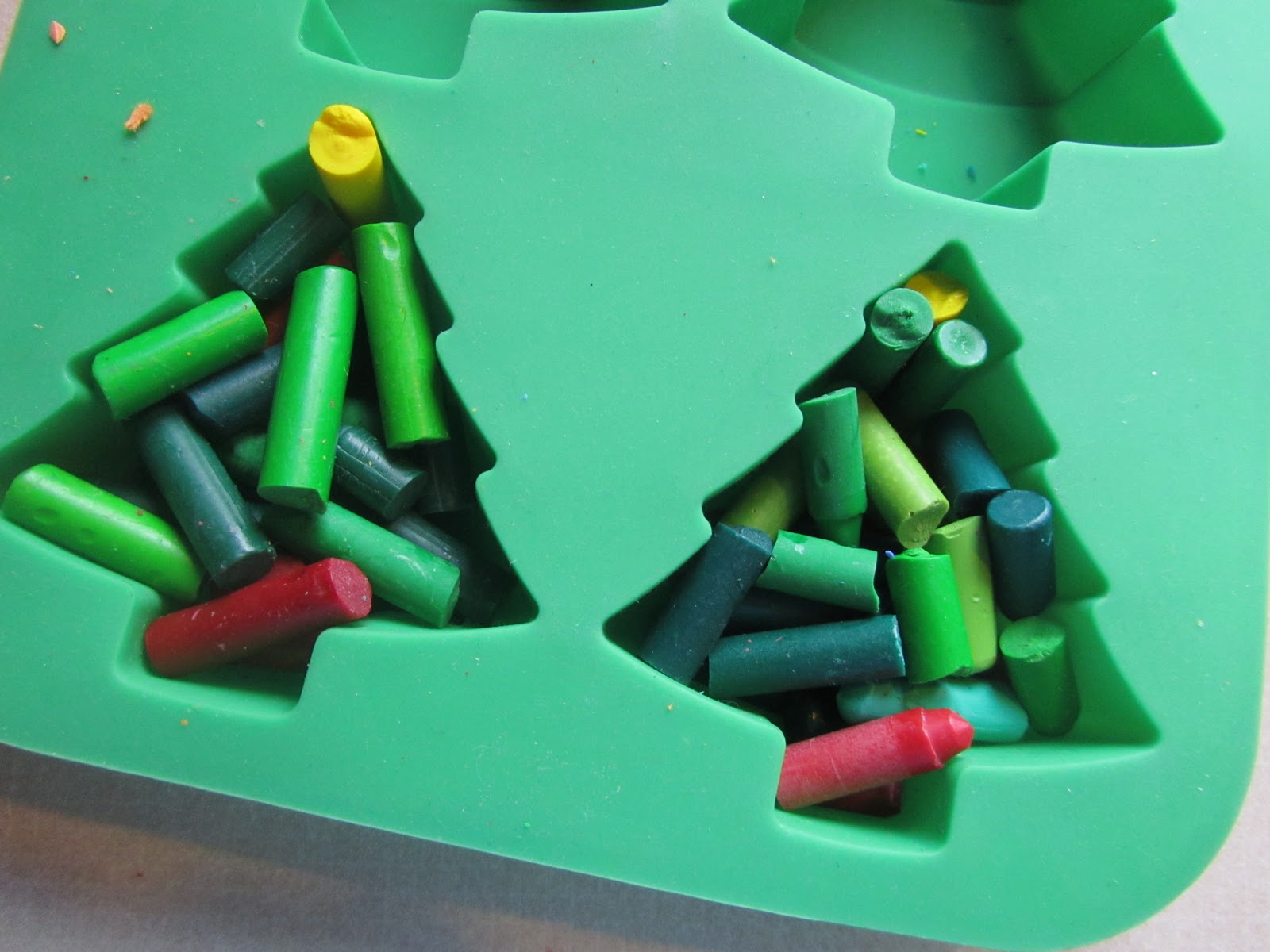 Twelve Crafts Till Christmas: sunday kids' craft: crayon ornaments and gift tags