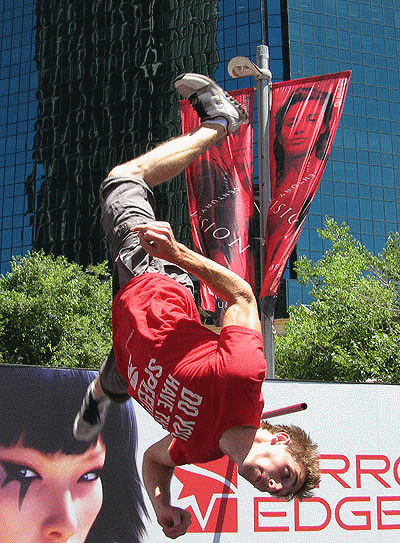 acrobat1.gif