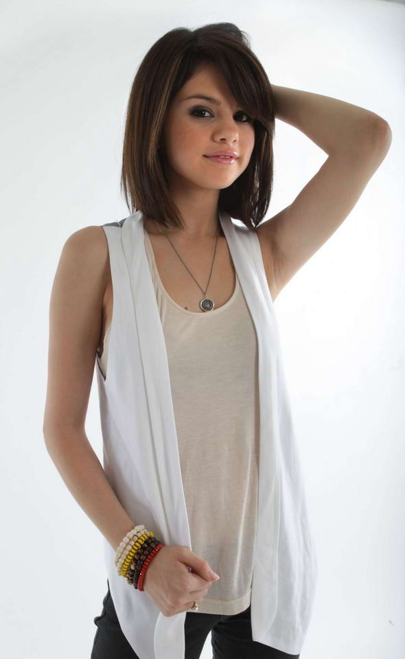 selena gomez casual fashion 2011. Selena Gomez in Stylish and