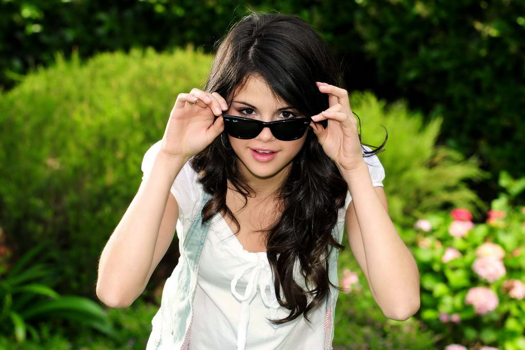 Selena Gomez pictures and photos Adorable Photo Shoot in Garden courtesy 
