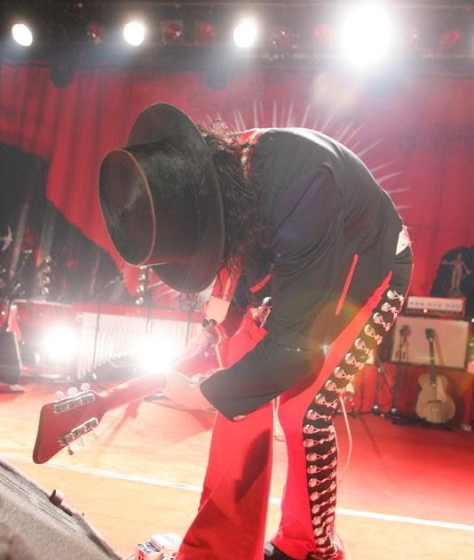 Jack White New Pedalboard Gearheads