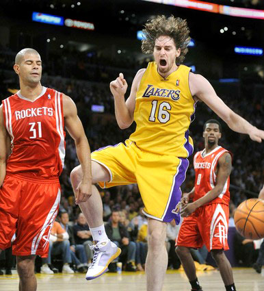 [Pau+dunking+Gm5.jpg]