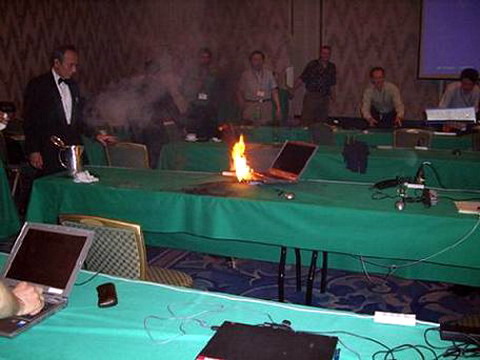 [Dell_Laptop_Explodes_at_Japanese_Conference_2.jpg]