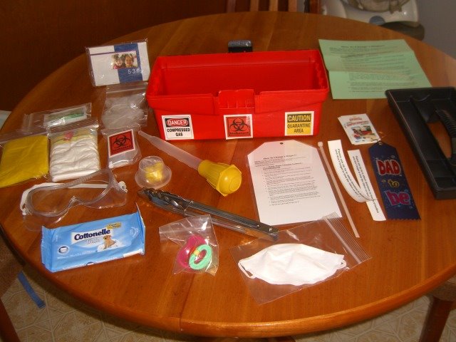 [daddy+diaper+changing+toolbox+(1).JPG]
