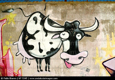 foto de graffiti con vaca
