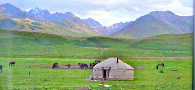 "Y no olviden... el compartir cosas con otros": Las yurtas viviendas