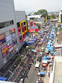 Kepatihan Street from above, can you see the flea market with blue tent?