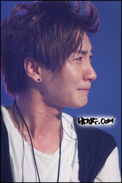 super junior crying,