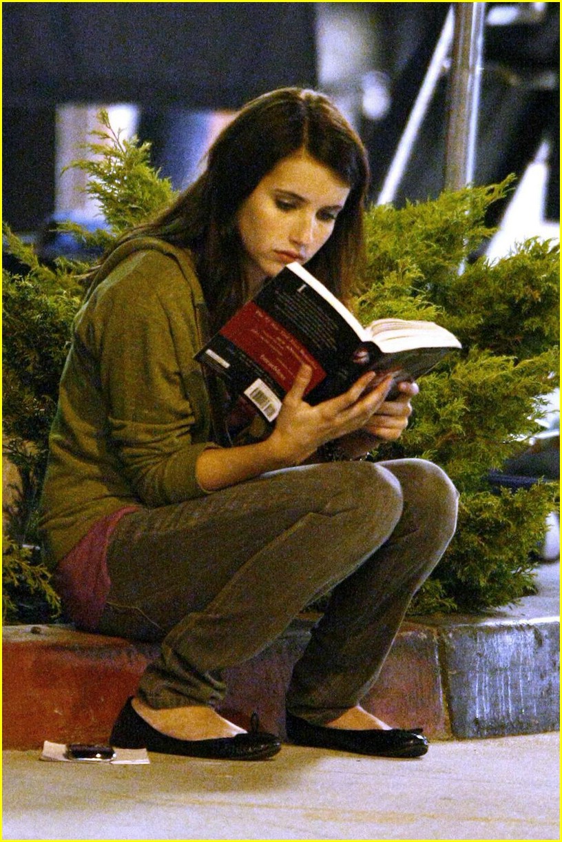 [emma-roberts-new-moon-valentine-day-11.jpg]