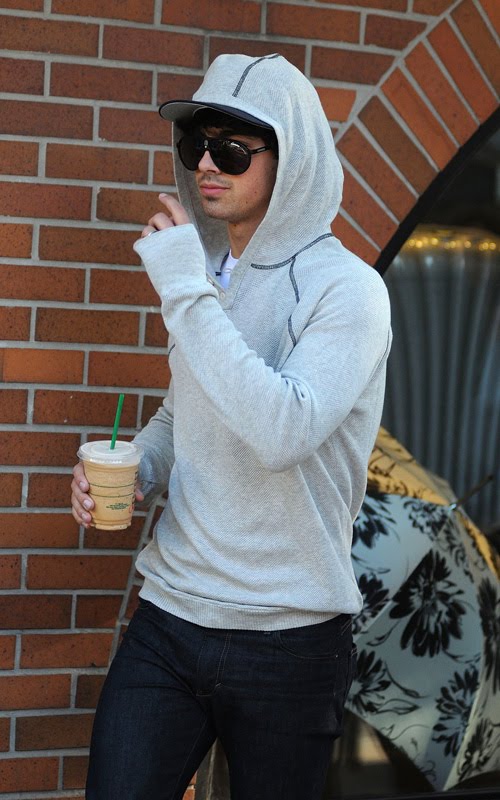 [joe-jonas-959-1.jpg]