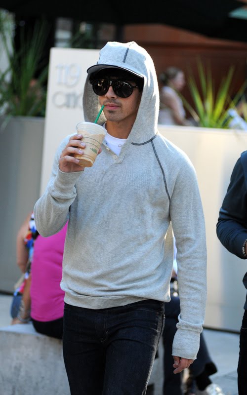 [joe-jonas-959-4.jpg]