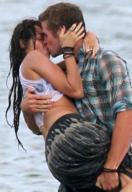 http://4.bp.blogspot.com/_dISkoprgqWc/TPV52-8z1fI/AAAAAAAAEjc/ZmwPhT3AUIs/s1600/Miley-Cyrus-liam-mensajes+de+texto.jpg