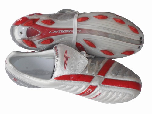 [Umbro+X+Boot+White_red+L+(+Soccer-Boots.com).jpg]