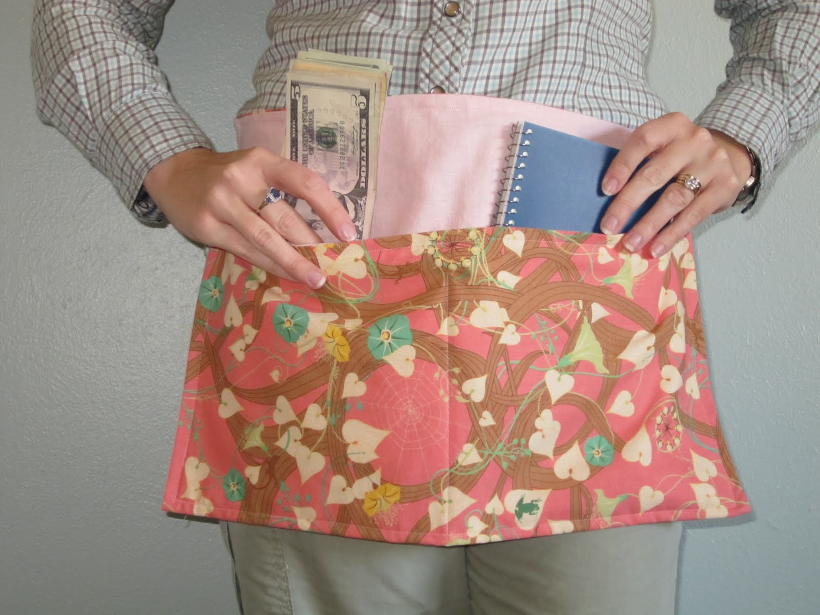 This Present Life Craft Vendor Apron Tutorial