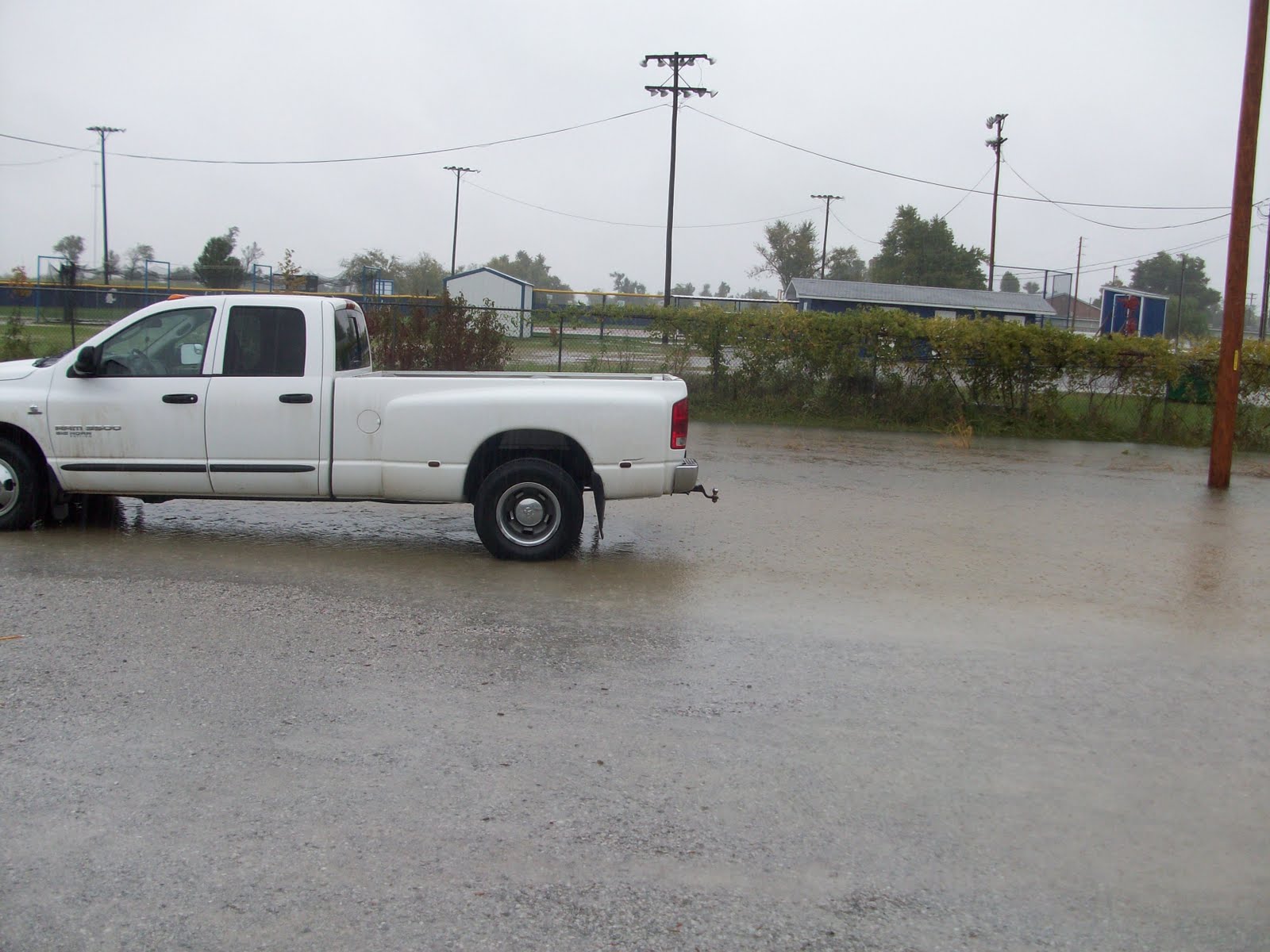 [flooding+in+parking+lot+008.jpg]