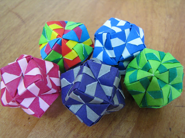 Steve and Megumi Biddle Essential Origami 12-unit sonobe ball misc colors
