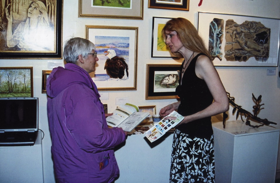 [Mary+McAndrew+talking+to+interested+student+resz.jpg]