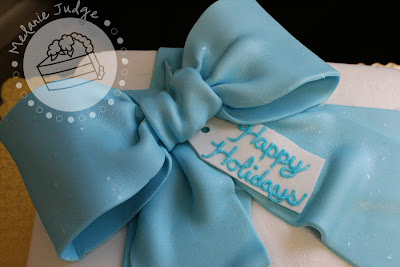 buttercream gift cake blue bow