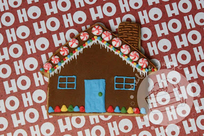 gingerbread house cookie