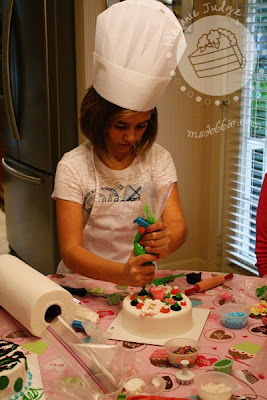 cake decorating birthday party