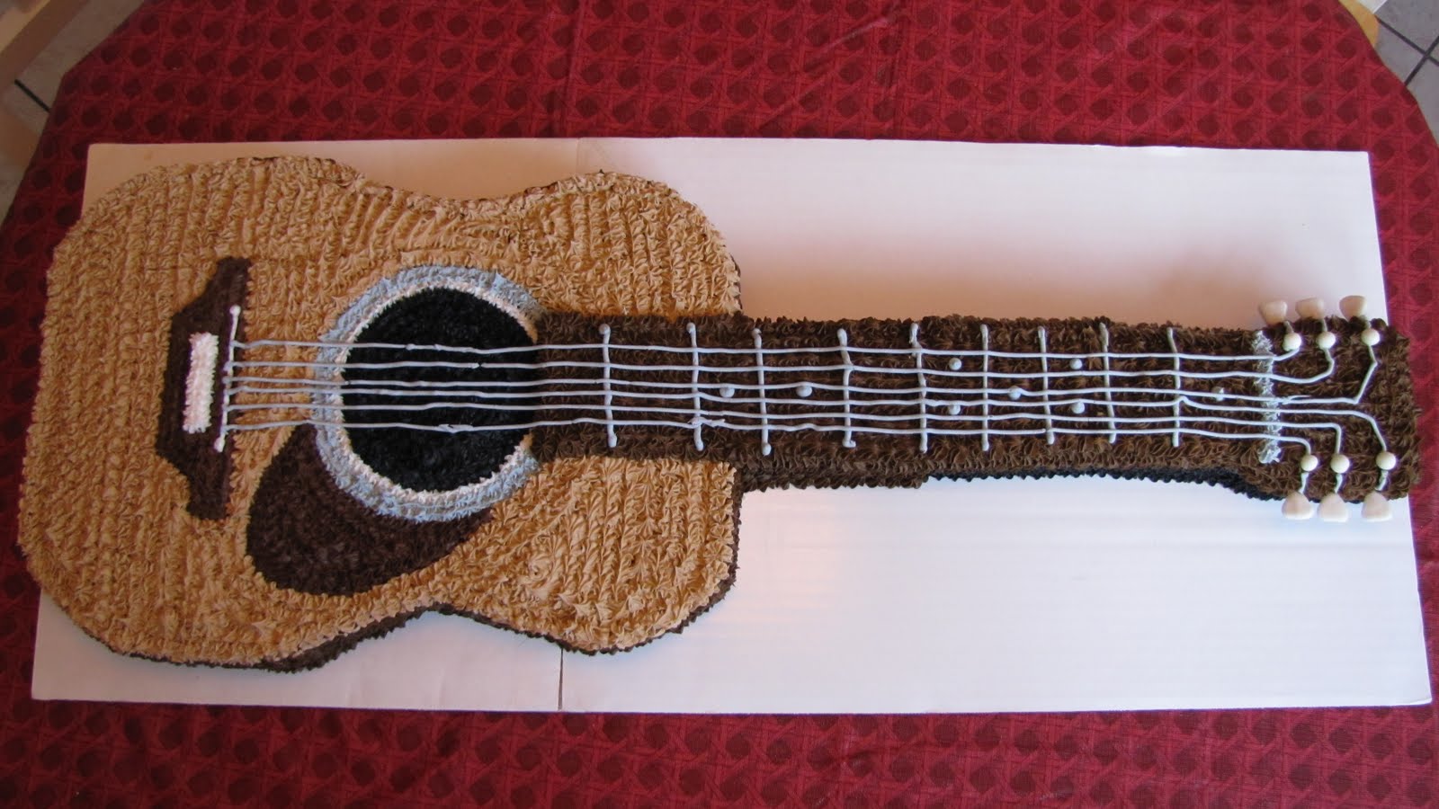 Mel s Cakes: The Guitar Cake
