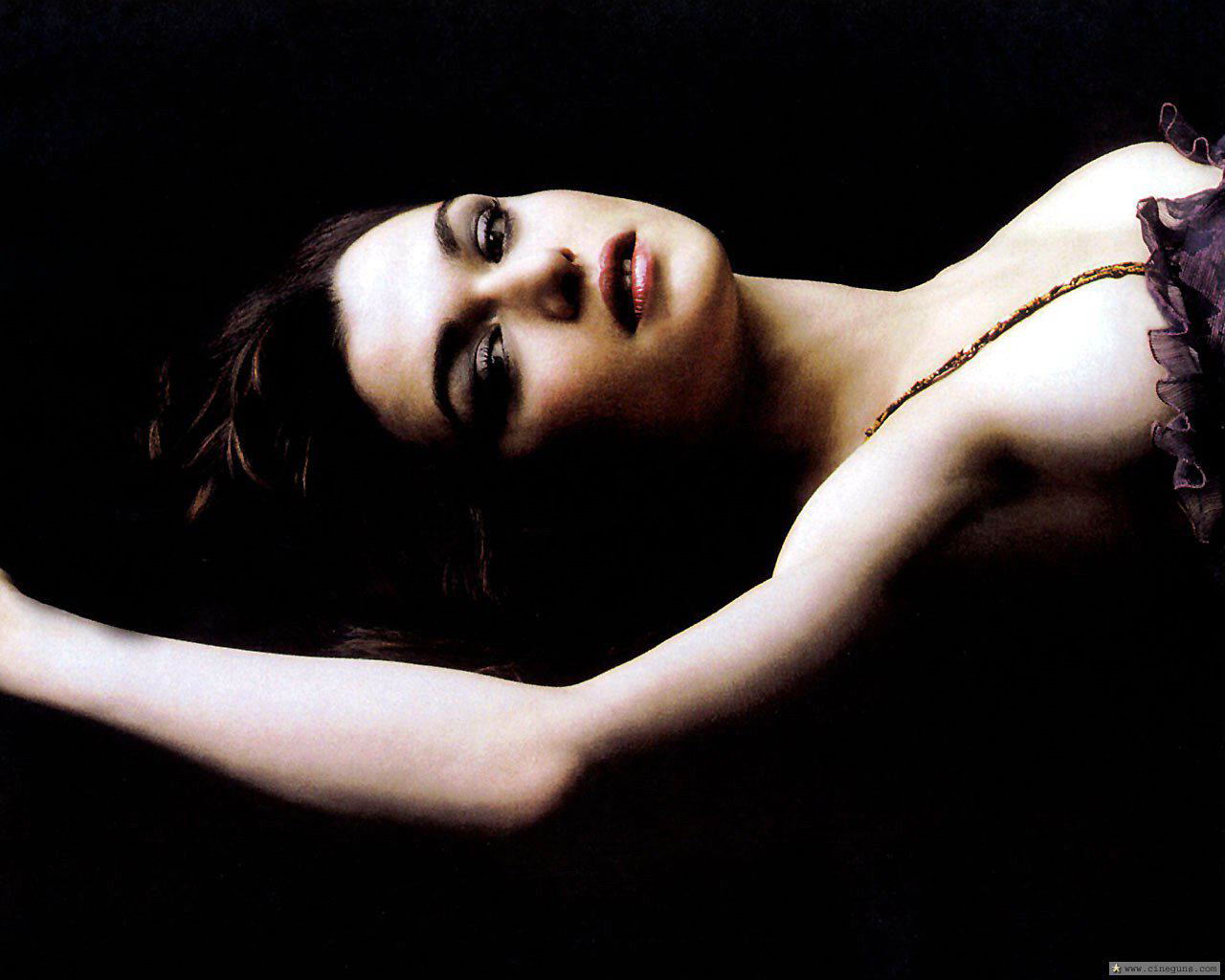 http://4.bp.blogspot.com/_dTU0voeAWgA/TVHLt0wNbsI/AAAAAAAAAds/LAXeYHOMUMs/s1600/rachel-weisz%2B%25283%2529.jpg