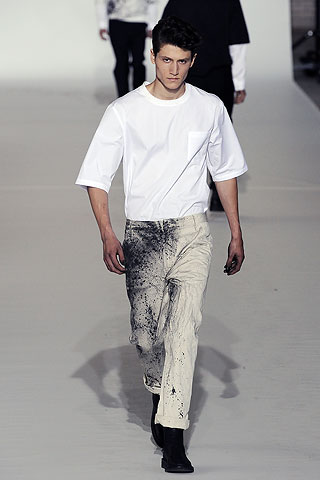 http://4.bp.blogspot.com/_dTyu9oxFIIg/TFBf5IKJDlI/AAAAAAAAB5g/9y4eWIuyfk0/s1600/Wael+for+Kris+Van+Assche.jpg