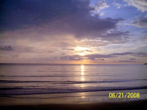 [2008-06-21-Bauang-LaUnion-WhiteHouse-sunset-4951-748359.JPG]