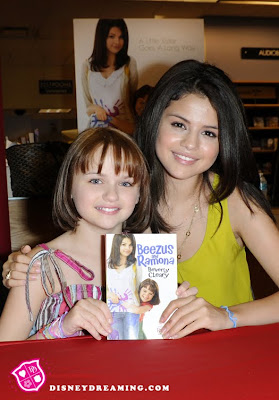 http://4.bp.blogspot.com/_dXhoR44EPso/TEiZ96zaDhI/AAAAAAAAFCU/tSqJ-ZG1Up4/s1600/Selena-Gomez-Joey-King3.jpg