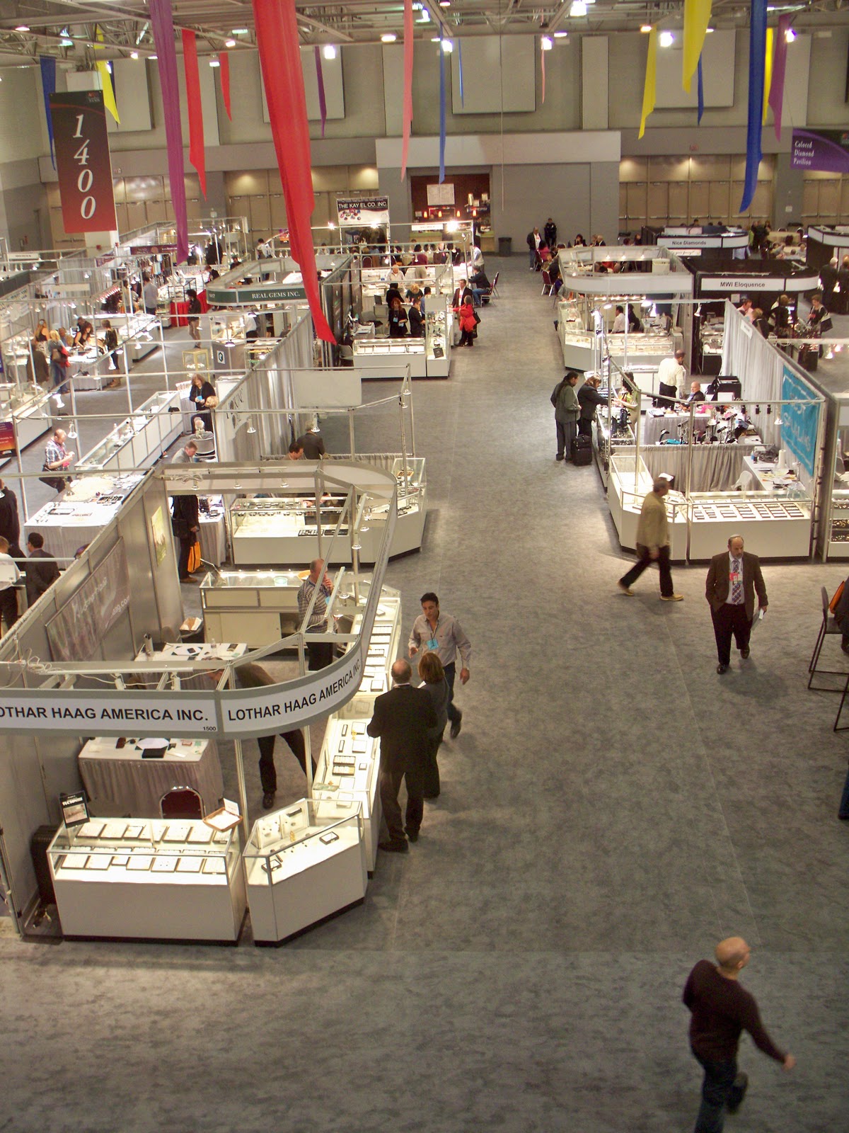 Tucson Gem Show Live! AGTA Photos of the Floor