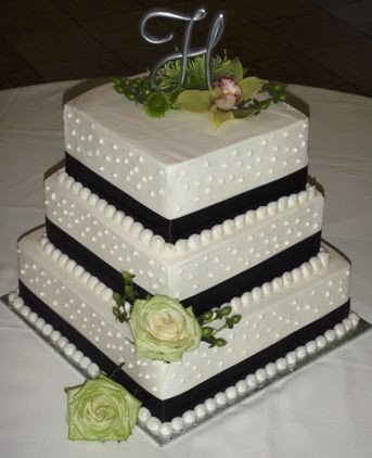Sq Black and White Cake Square wedding cake with blk ribbon