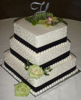 Square wedding cake with blk Square wedding cake with blk
