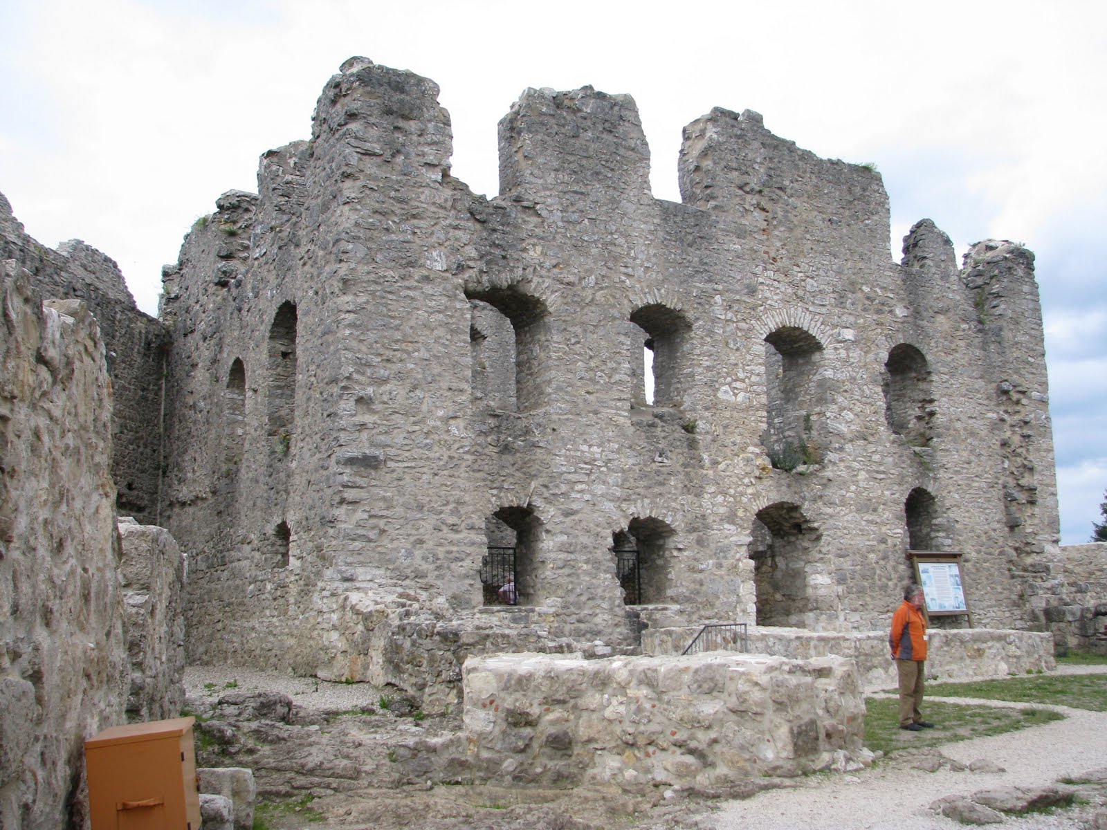 [July12,2009-neumarkt.garden.canon588.JPG]