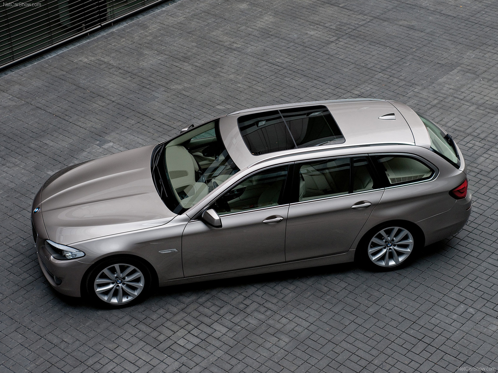 http://4.bp.blogspot.com/_daRUTMoYF94/S7c6724_ihI/AAAAAAAAAAs/kL0jw_BXMYA/s1600/BMW-5-Series_Touring_2011_1600x1200_wallpaper_05.jpg