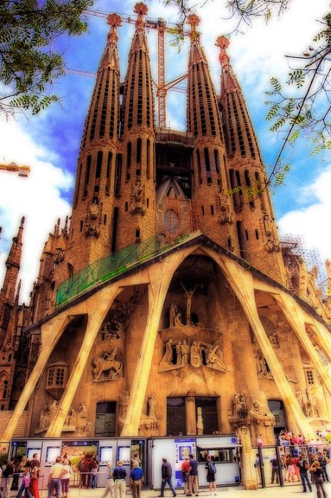 [Sagrada+Familia,+Barcelona,+Spain.jpg]