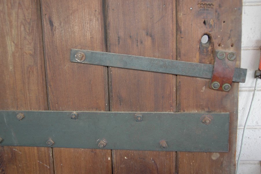 [door2.JPG]