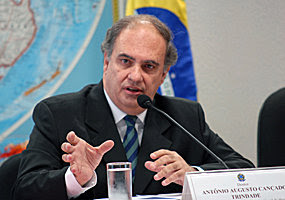 http://4.bp.blogspot.com/_dcvJ0rzvY6w/SYxV6emIXSI/AAAAAAAABEQ/7yORP2UG__g/s320/antonio-augusto-cancado.jpg