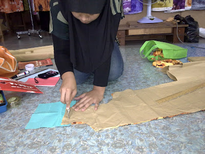baju kurung moden lak tu, sebabnya baju kurung saya dah tahu buat