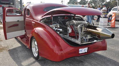 Jet-powered Ford guns Jet-powered Ford guns