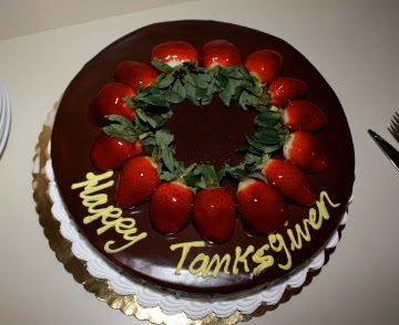 funny+thanksgiving+strawberry+cake.jpg