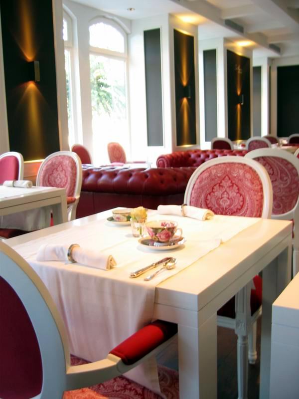 [Resize+of+la_tearoom+(6).JPG]